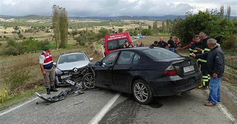 K­ü­t­a­h­y­a­­d­a­ ­t­r­a­f­i­k­ ­k­a­z­a­s­ı­:­ ­1­ ­ö­l­ü­ ­4­ ­y­a­r­a­l­ı­